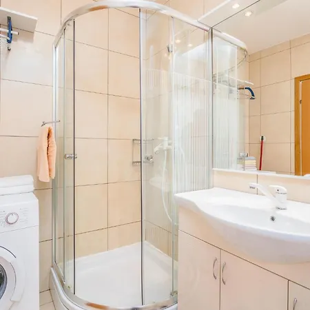 Apartamento Beautiful In Krk With House Sea View *
