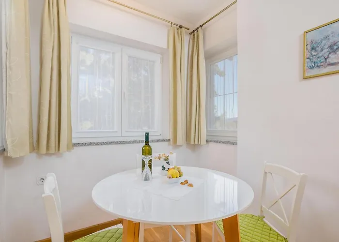 1 Bedroom In Krk Apartment *