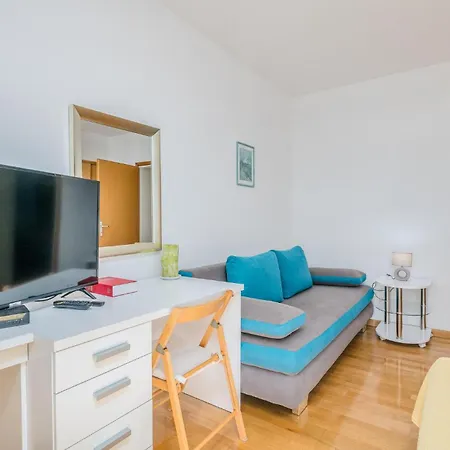 1 Bedroom Cozy In Krk * Krk Town