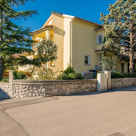 Apartment Beautiful In Krk With House Sea View *